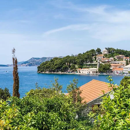 & Mara & Petrunjela - Two Bedroom With Terrace And Sea View Lägenhet Cavtat