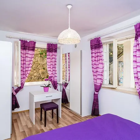 & Mara & Petrunjela - Two Bedroom With Terrace And Sea View Lägenhet Cavtat