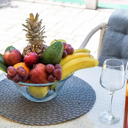 & Mara & Petrunjela - Two Bedroom With Terrace And Sea View Lägenhet *