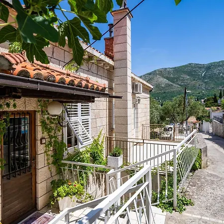 Apartment & Mara & Petrunjela - Two Bedroom With Terrace And Sea View